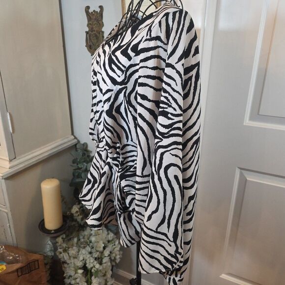FLYING TOMATO Women's Zebra‎ Dolman Sleeve Peplum Top Size Large Retro Glamorous - Picture 3 of 7